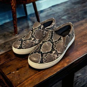 Blondo Women's Faux Snakeskin Waterproof Fashion Sneakers Size 9